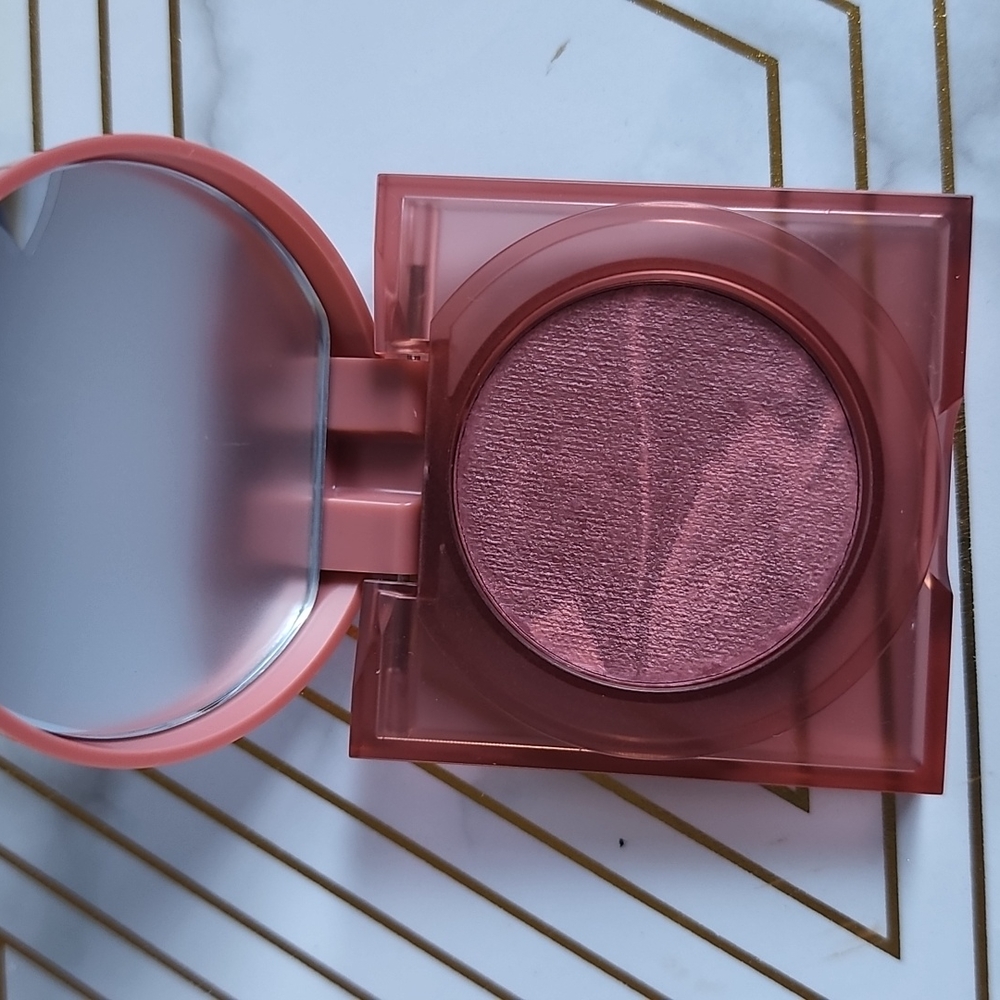 Huba beauty blush in berry juicy